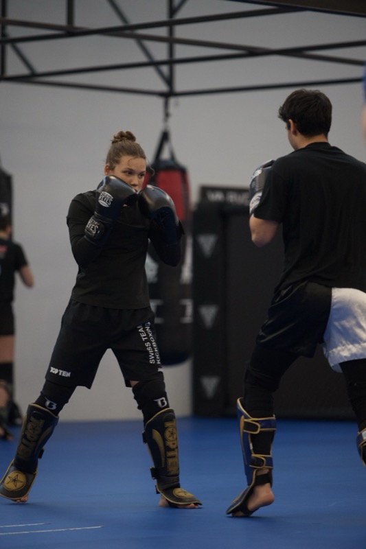 Eva Tschanz sparring in guard