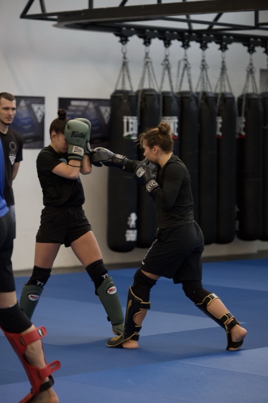 Eva Tschanz throwing a punch while sparring