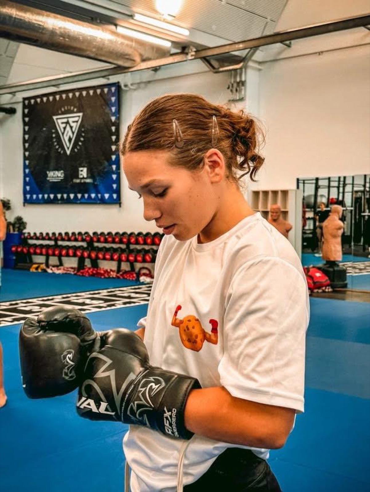 Eva Tschanz preparing for training at the gym